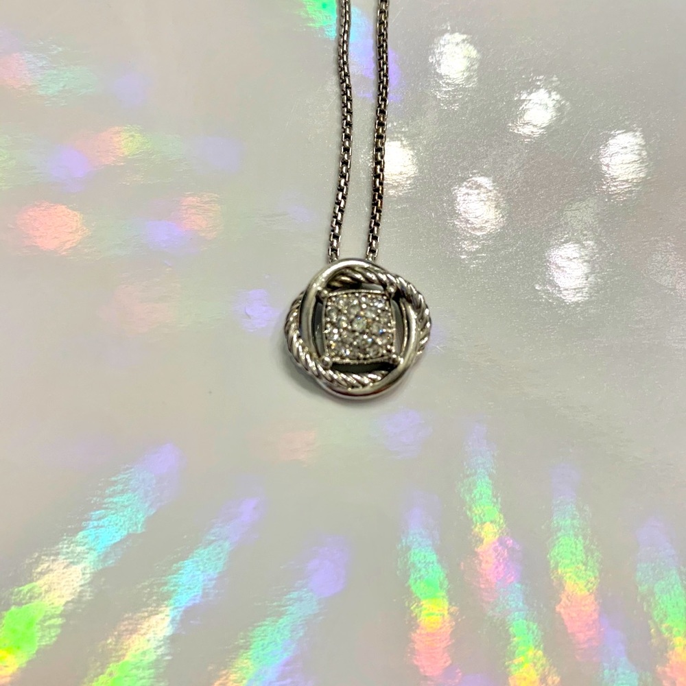 DAVID YURMAN infinity necklace is diamonds